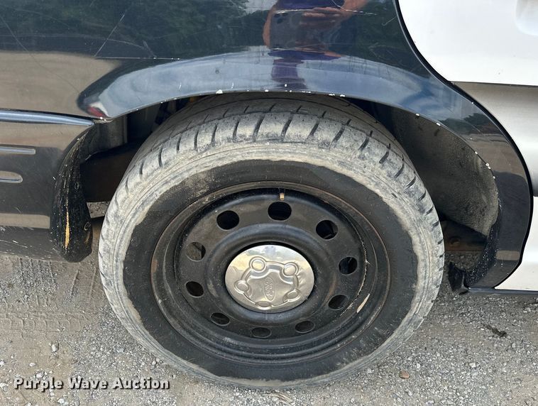 image for item NR9990 2007 Ford Crown Victoria  