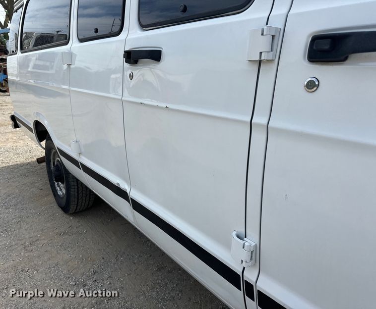 image for item NR9992 2002 Dodge  Ram Wagon B3500 van