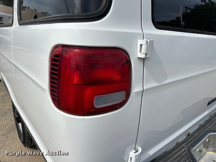 image for item NR9992 2002 Dodge  Ram Wagon B3500 van