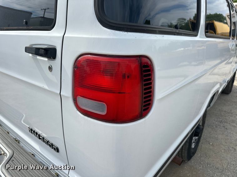 image for item NR9992 2002 Dodge  Ram Wagon B3500 van