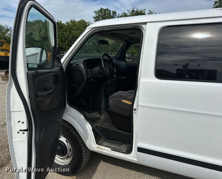image for item NR9992 2002 Dodge  Ram Wagon B3500 van