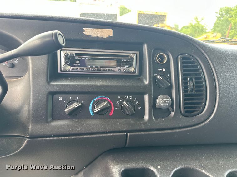 image for item NR9992 2002 Dodge  Ram Wagon B3500 van