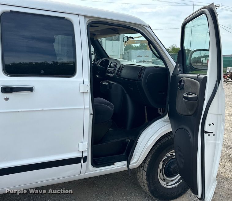 image for item NR9992 2002 Dodge  Ram Wagon B3500 van