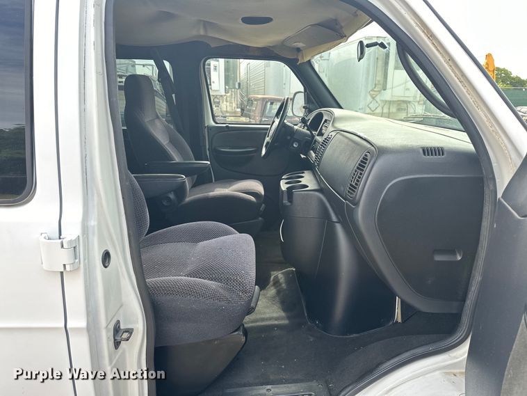 image for item NR9992 2002 Dodge  Ram Wagon B3500 van