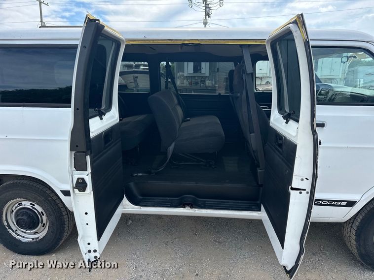 image for item NR9992 2002 Dodge  Ram Wagon B3500 van