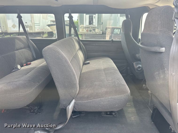 image for item NR9992 2002 Dodge  Ram Wagon B3500 van