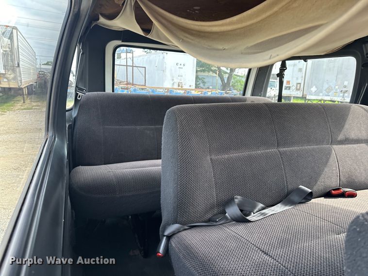 image for item NR9992 2002 Dodge  Ram Wagon B3500 van