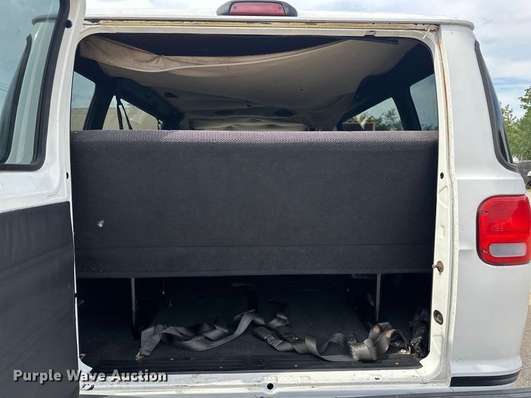 image for item NR9992 2002 Dodge  Ram Wagon B3500 van