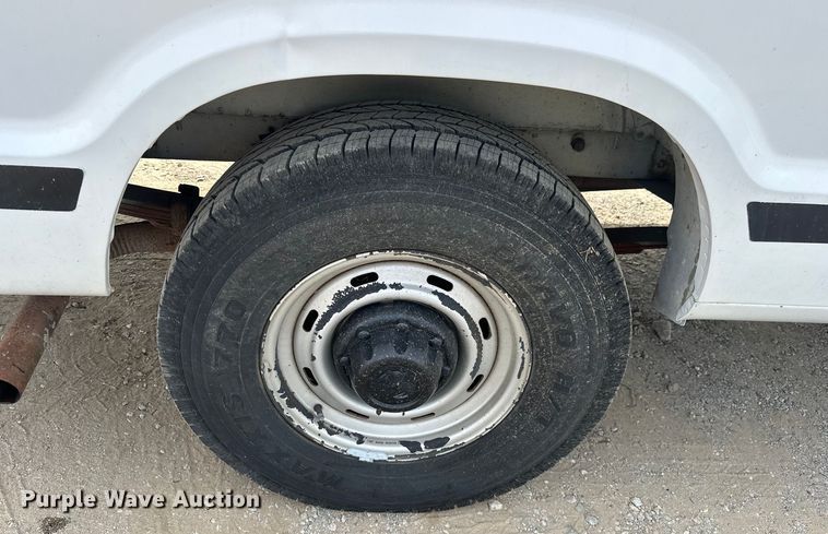 image for item NR9992 2002 Dodge  Ram Wagon B3500 van