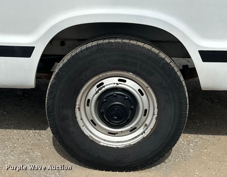 image for item NR9992 2002 Dodge  Ram Wagon B3500 van