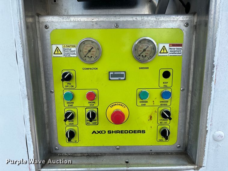 image for item NR9997 2009 International  CF600 paper shredder truck 