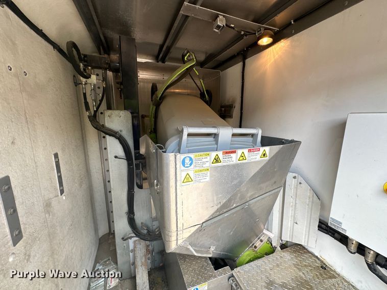 image for item NR9997 2009 International  CF600 paper shredder truck 