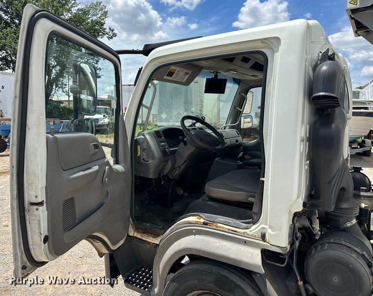 image for item NR9997 2009 International  CF600 paper shredder truck 