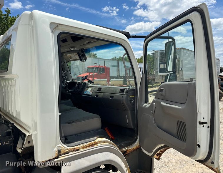 image for item NR9997 2009 International  CF600 paper shredder truck 