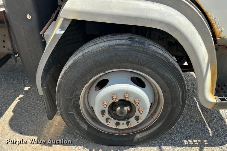 image for item NR9997 2009 International  CF600 paper shredder truck 