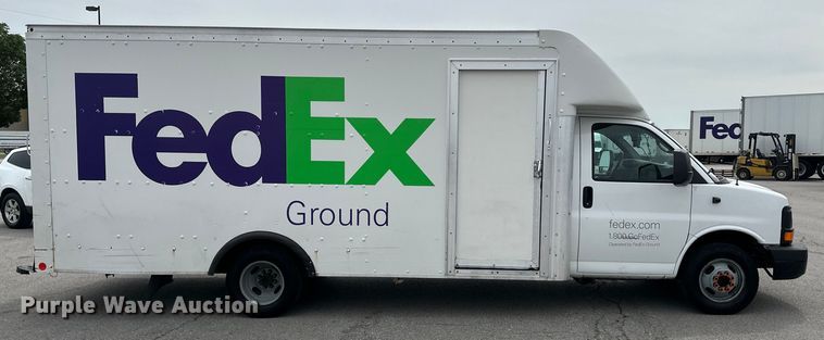 image for item NT9365 2015 GMC Savana G3500 delivery truck