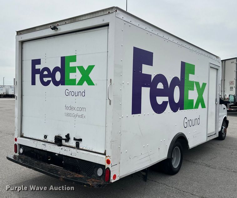 image for item NT9365 2015 GMC Savana G3500 delivery truck