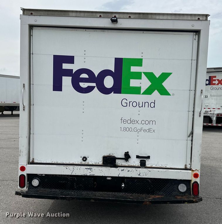 image for item NT9365 2015 GMC Savana G3500 delivery truck