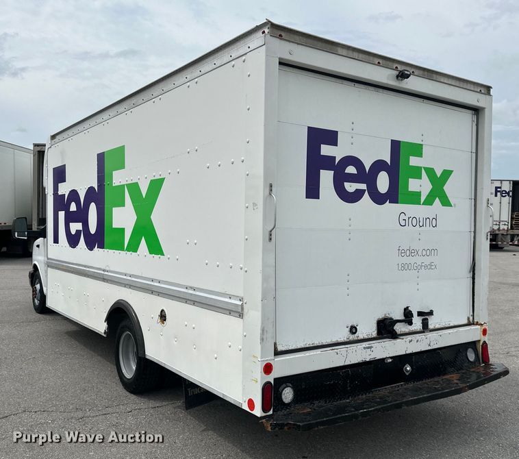 image for item NT9365 2015 GMC Savana G3500 delivery truck