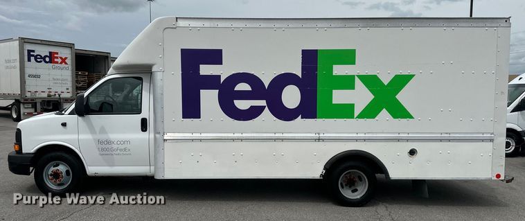 image for item NT9365 2015 GMC Savana G3500 delivery truck