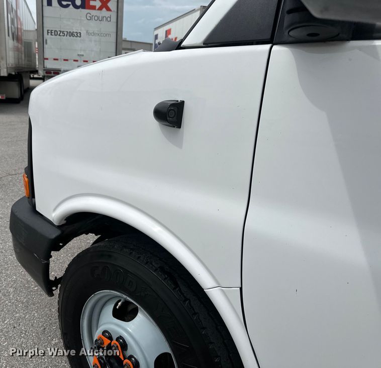 image for item NT9365 2015 GMC Savana G3500 delivery truck