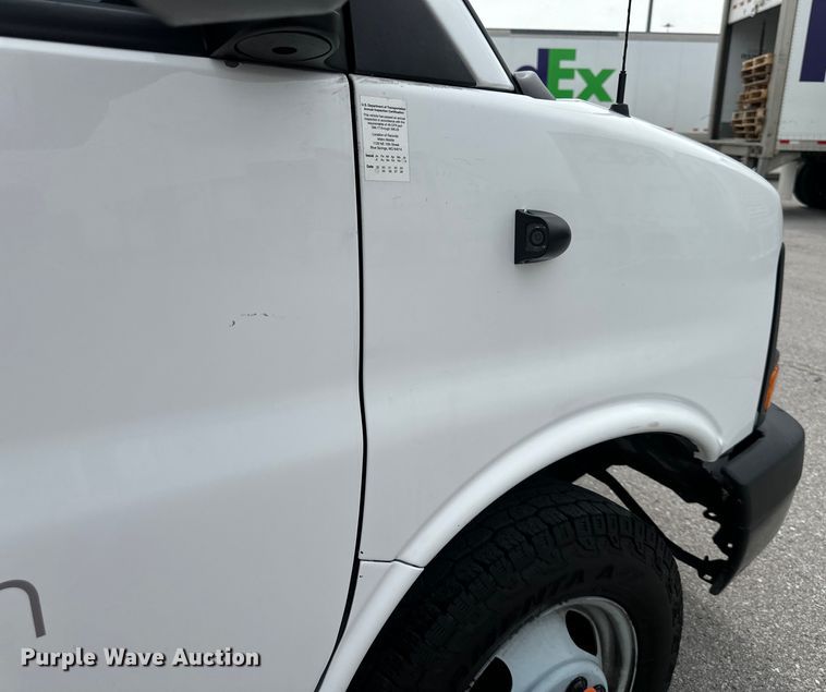 image for item NT9365 2015 GMC Savana G3500 delivery truck