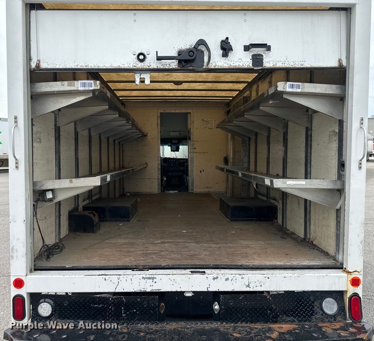 image for item NT9365 2015 GMC Savana G3500 delivery truck