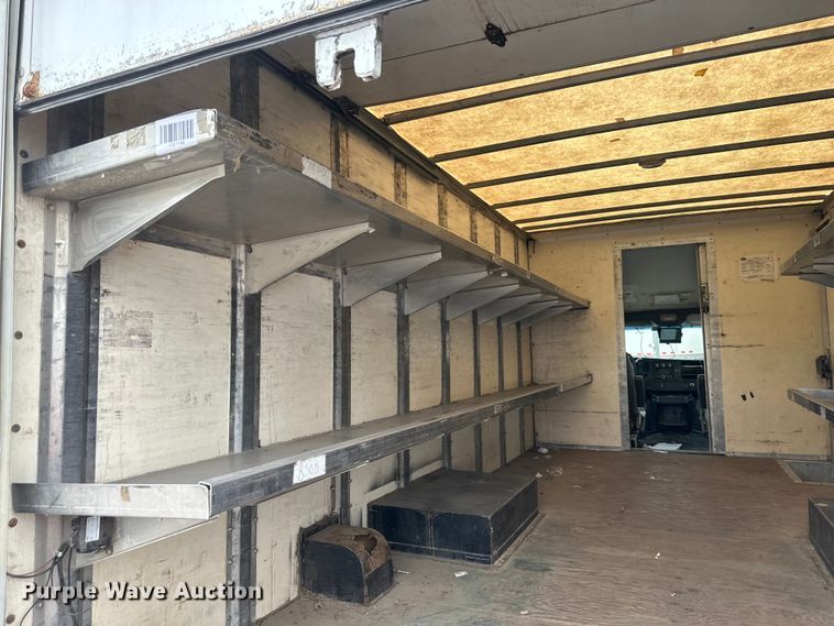 image for item NT9365 2015 GMC Savana G3500 delivery truck