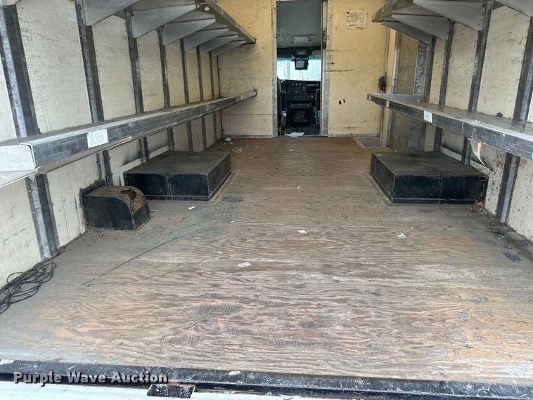 image for item NT9365 2015 GMC Savana G3500 delivery truck