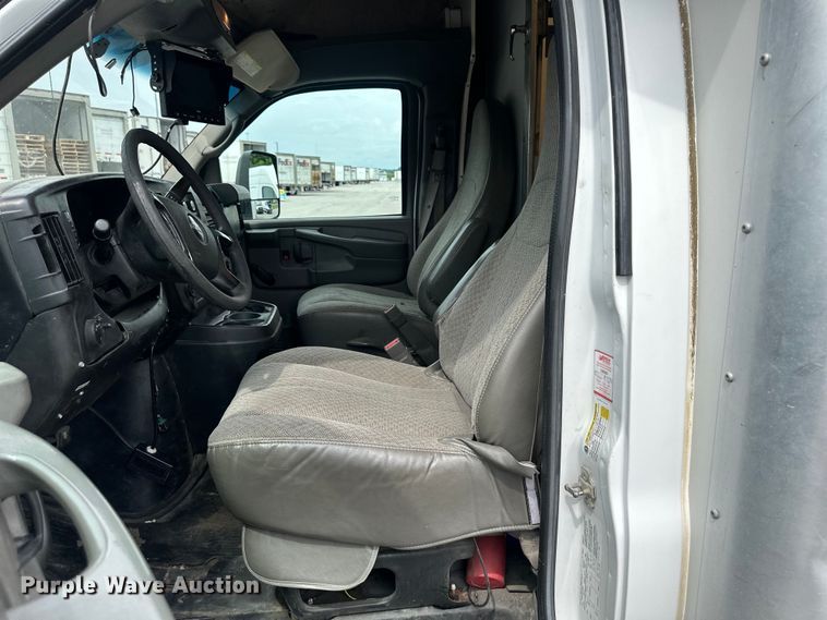 image for item NT9365 2015 GMC Savana G3500 delivery truck