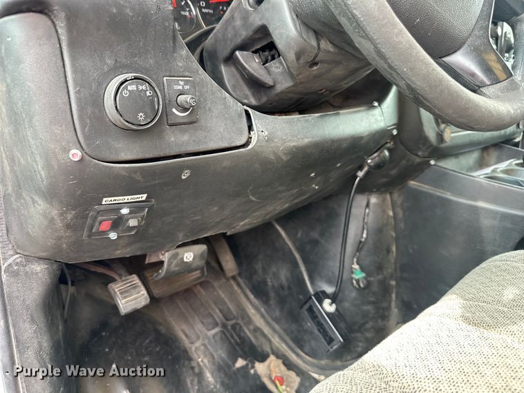 image for item NT9365 2015 GMC Savana G3500 delivery truck