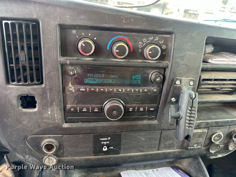 image for item NT9365 2015 GMC Savana G3500 delivery truck