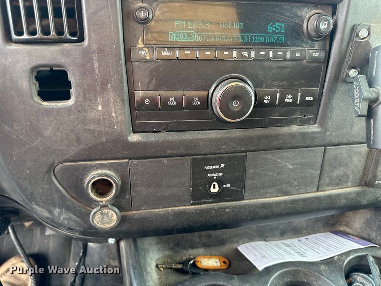 image for item NT9365 2015 GMC Savana G3500 delivery truck