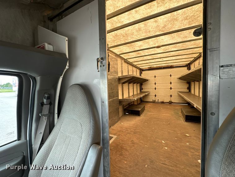 image for item NT9365 2015 GMC Savana G3500 delivery truck