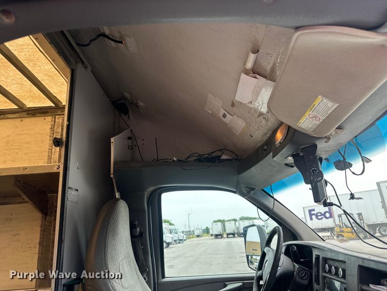 image for item NT9365 2015 GMC Savana G3500 delivery truck