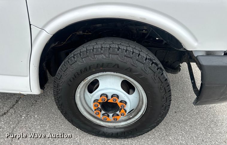 image for item NT9365 2015 GMC Savana G3500 delivery truck