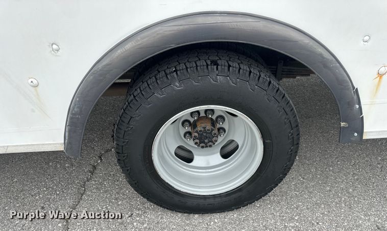 image for item NT9365 2015 GMC Savana G3500 delivery truck