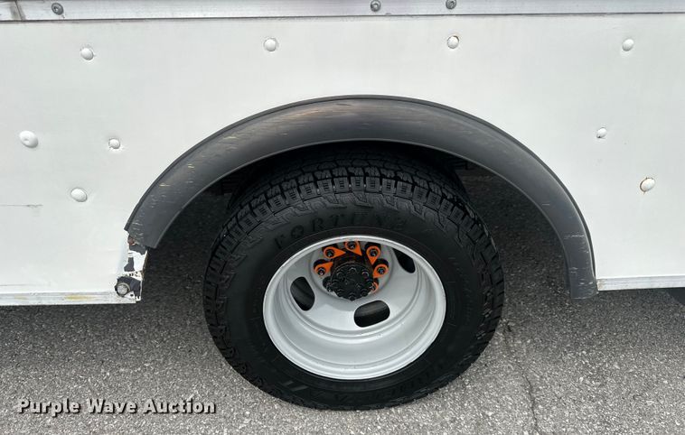 image for item NT9365 2015 GMC Savana G3500 delivery truck