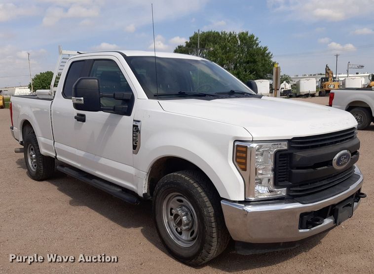 image for item NU9818 2019 Ford F250 Super Duty XL SuperCab pickup truck