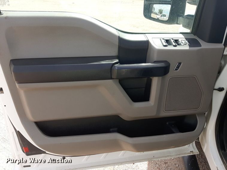 image for item NU9818 2019 Ford F250 Super Duty XL SuperCab pickup truck