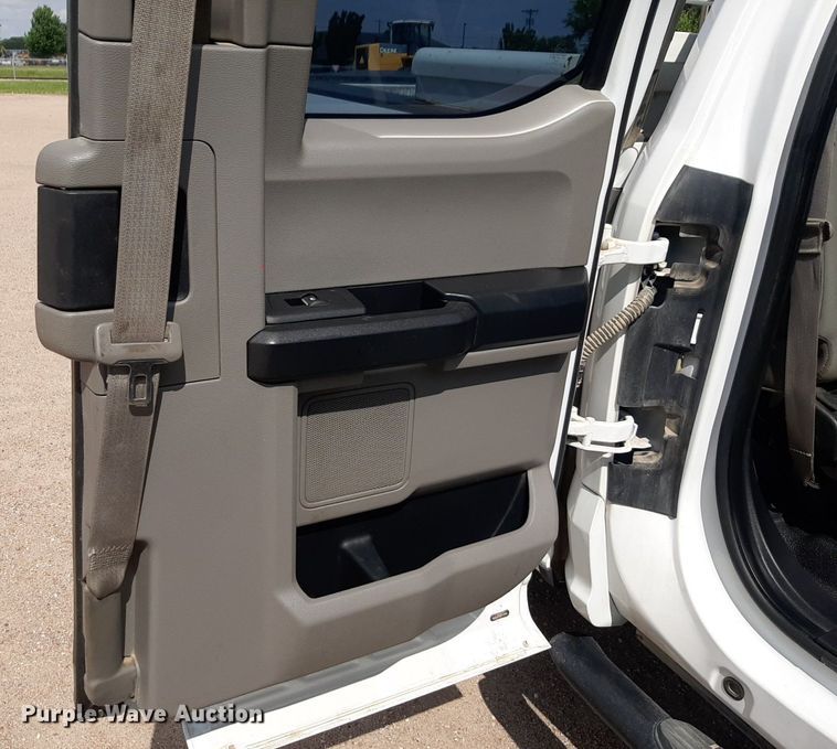 image for item NU9818 2019 Ford F250 Super Duty XL SuperCab pickup truck