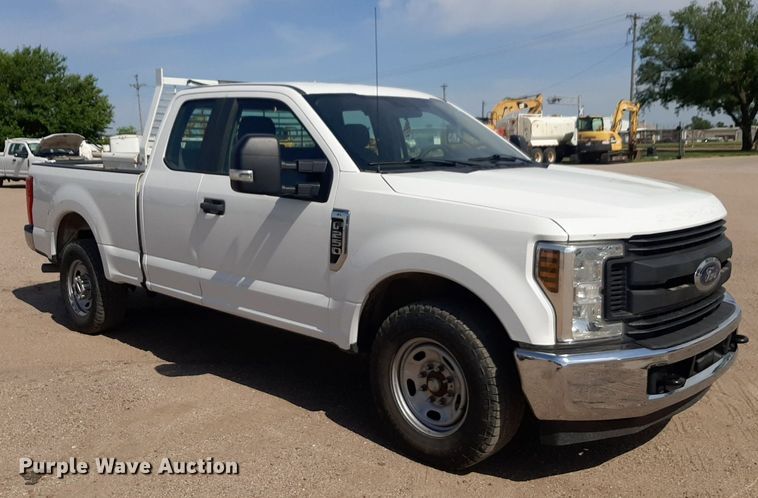 image for item NU9819 2018 Ford F250 Super Duty XL SuperCab pickup truck