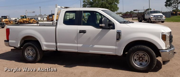 image for item NU9819 2018 Ford F250 Super Duty XL SuperCab pickup truck