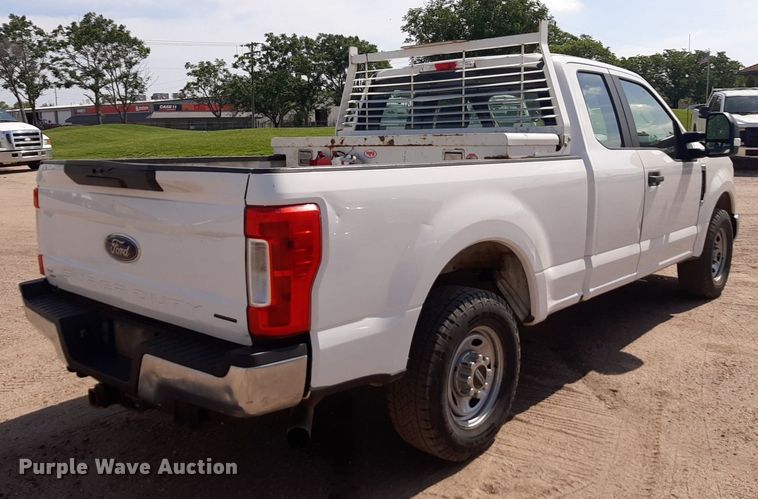 image for item NU9819 2018 Ford F250 Super Duty XL SuperCab pickup truck