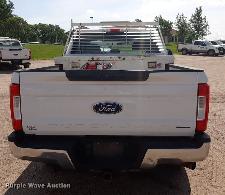 image for item NU9819 2018 Ford F250 Super Duty XL SuperCab pickup truck