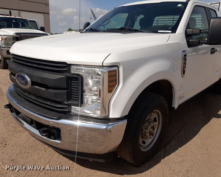 image for item NU9819 2018 Ford F250 Super Duty XL SuperCab pickup truck