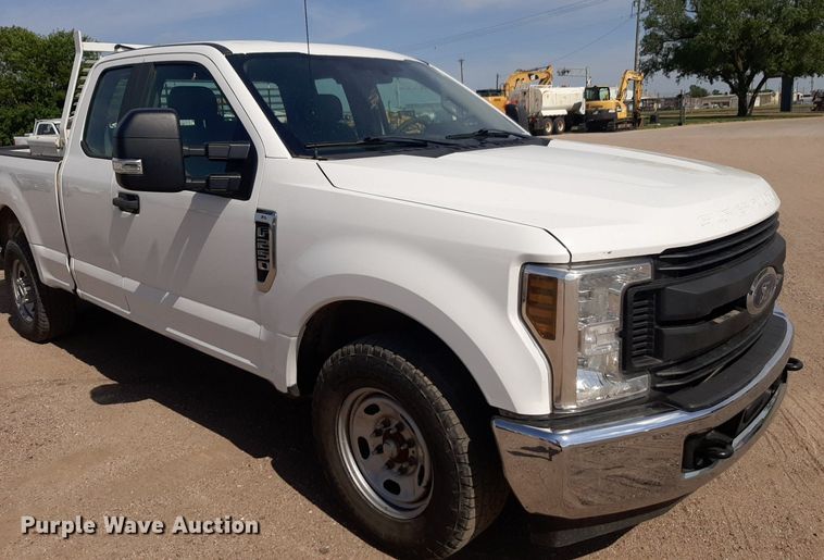 image for item NU9819 2018 Ford F250 Super Duty XL SuperCab pickup truck