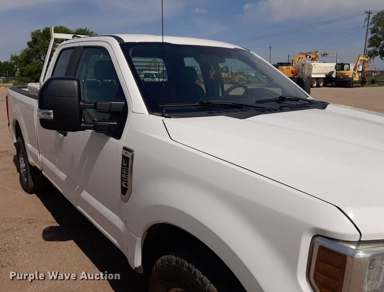 image for item NU9819 2018 Ford F250 Super Duty XL SuperCab pickup truck