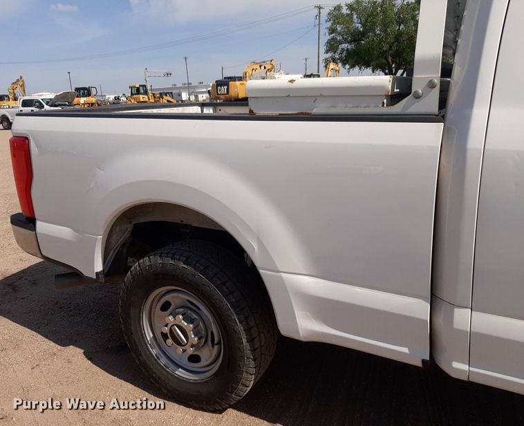 image for item NU9819 2018 Ford F250 Super Duty XL SuperCab pickup truck