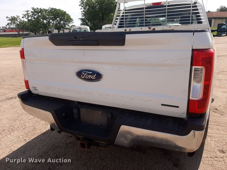 image for item NU9819 2018 Ford F250 Super Duty XL SuperCab pickup truck